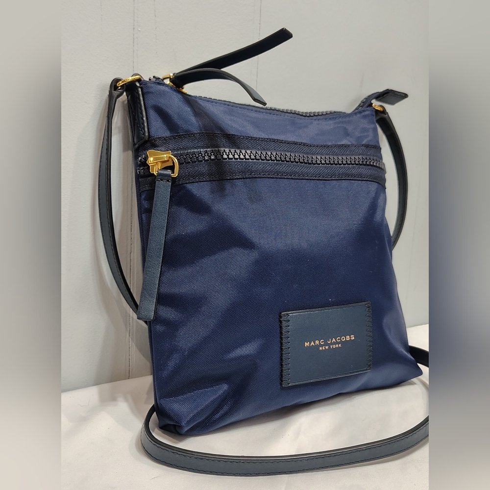 Marc Jacobs Navy Nylon Crossbody Bag Minimalist Lightweight Travel - Picture 3 of 15